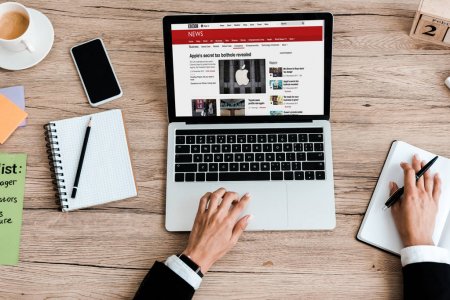 Татуировщикам без медобразования хотят запретить работать в России